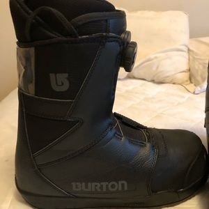 BURTON SNOWBOARDING BOOTS